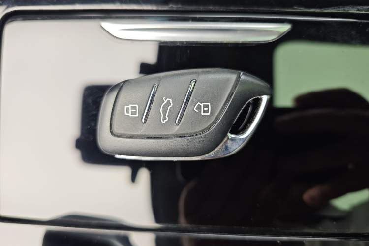 Used Roewe RX5 MAX 2021 Supreme Series 400TGI Automatic Smart Cabin Prestige Edition Vehicle Key