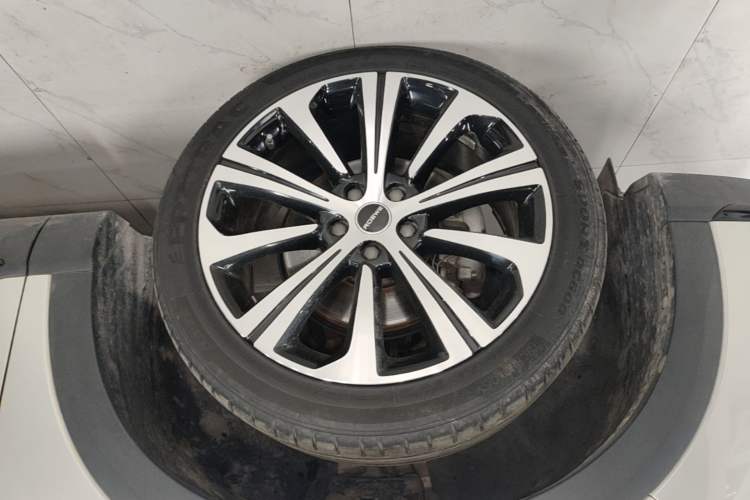 Used Roewe RX5 MAX 2021 Supreme Series 400TGI Automatic Luxury Cabin Edition Left Front Wheel Hub