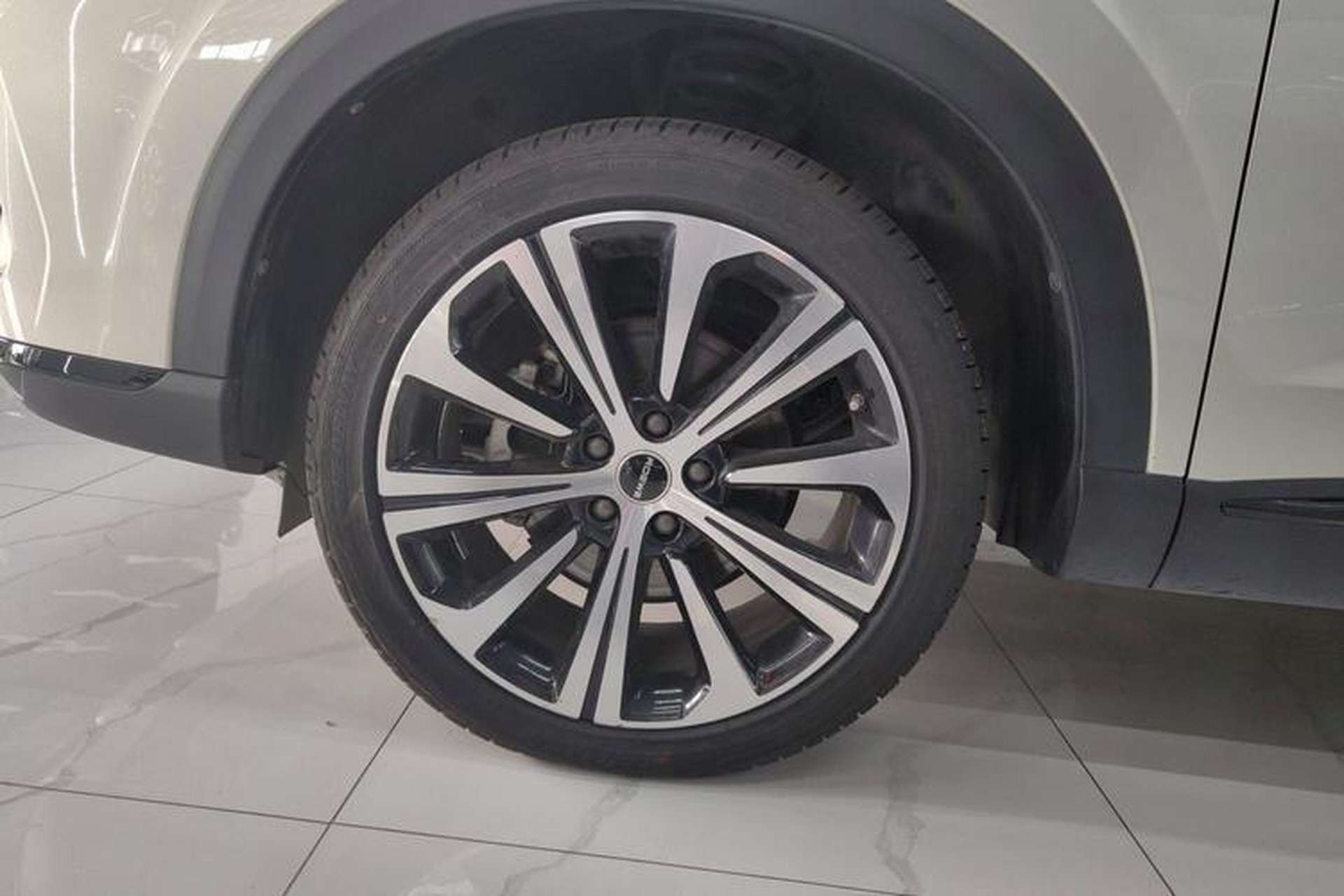 Used Roewe RX5 MAX 2021 Supreme Series 400TGI Automatic Luxury Cabin Edition Left Front Wheel Hub