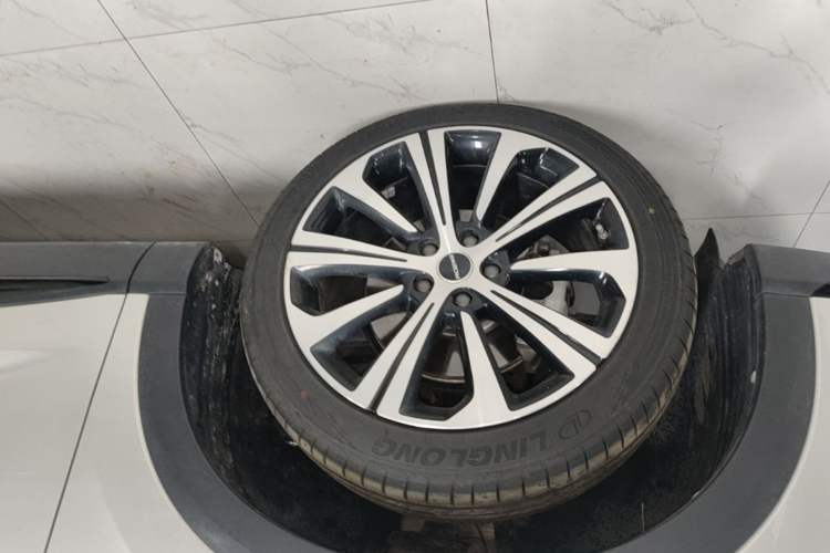 Used Roewe RX5 MAX 2021 Supreme Series 400TGI Automatic Luxury Cabin Edition Left Front Wheel Hub