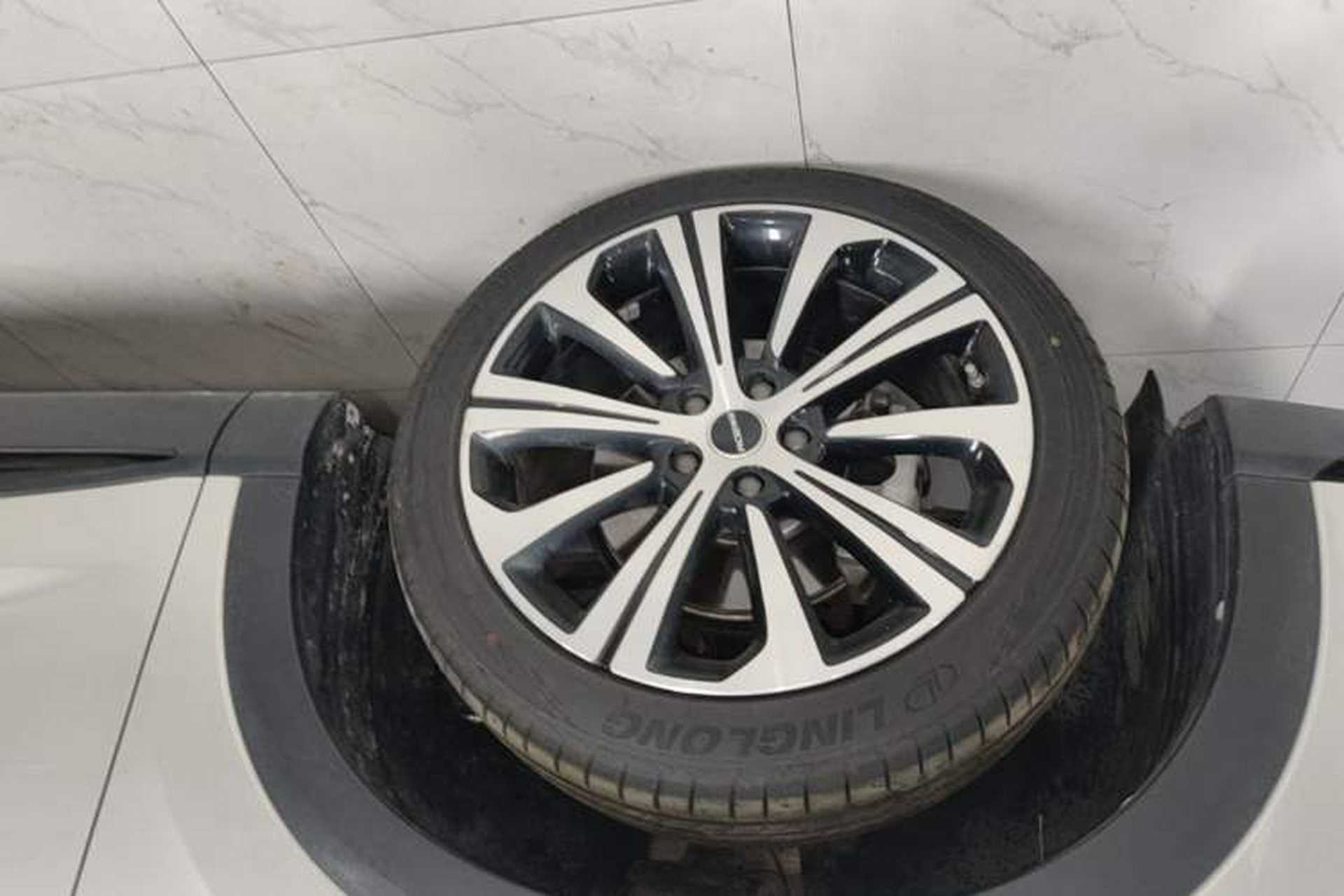 Used Roewe RX5 MAX 2021 Supreme Series 400TGI Automatic Luxury Cabin Edition Left Front Wheel Hub