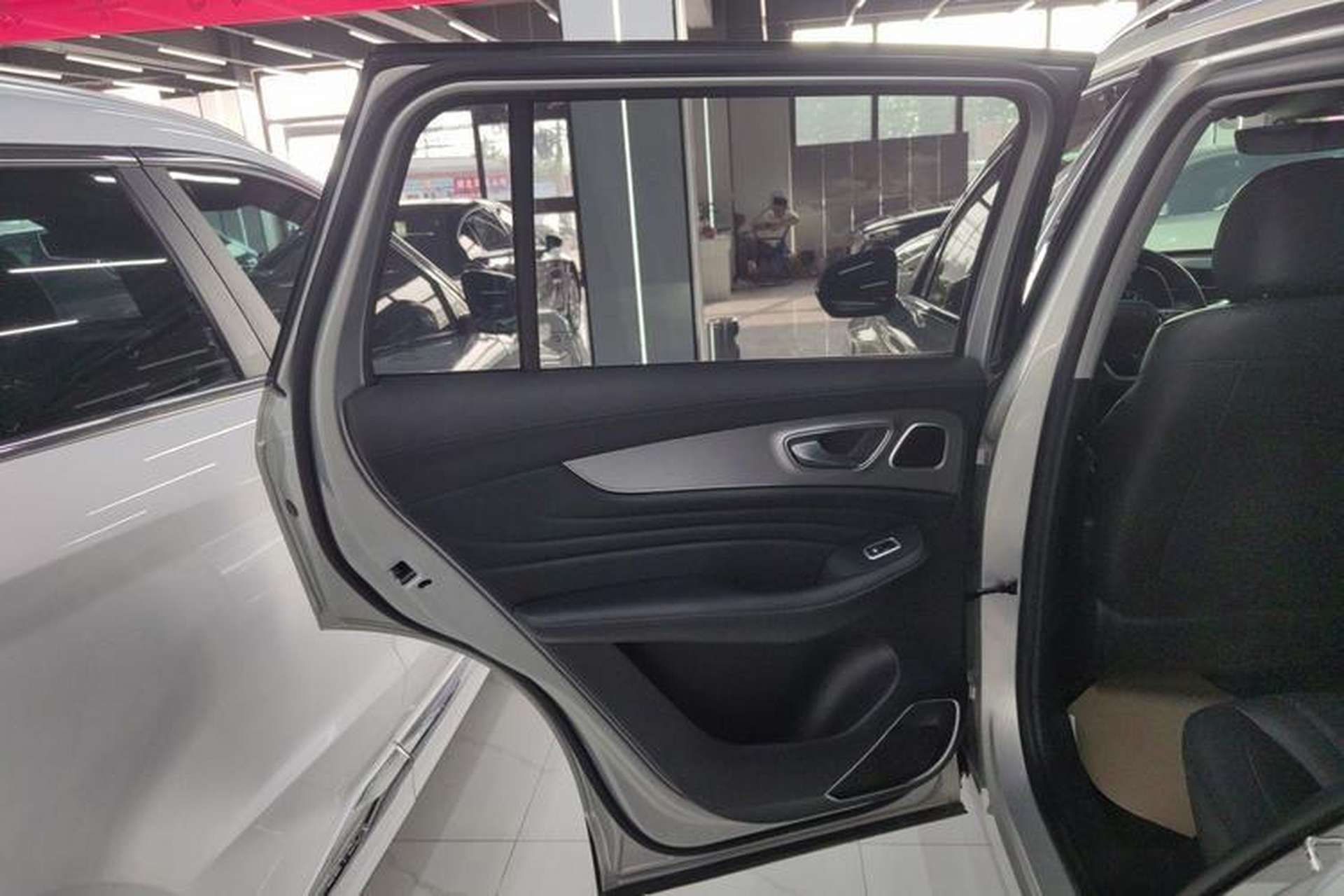 Used Roewe RX5 MAX 2021 Supreme Series 400TGI Automatic Luxury Cabin Edition Left Rear Door Interior