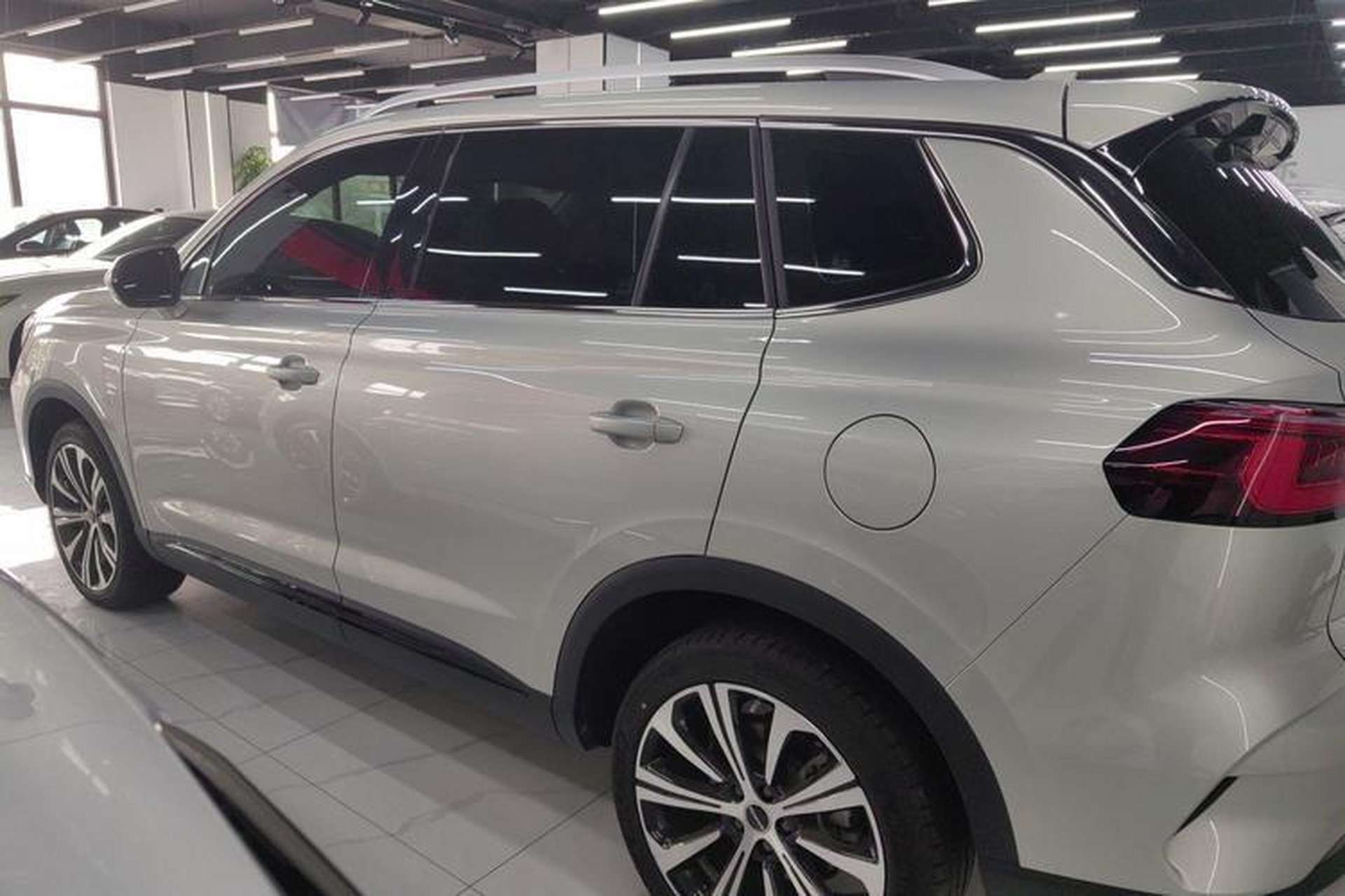 Used Roewe RX5 MAX 2021 Supreme Series 400TGI Automatic Luxury Cabin Edition Left Side