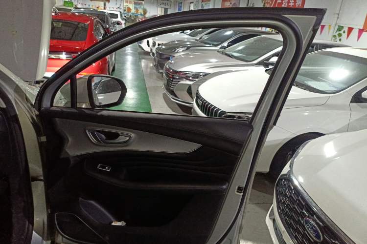 Used Roewe RX5 MAX 2021 Supreme Series 300TGI Automatic Luxury Cabin Edition Right Front Door Interior
