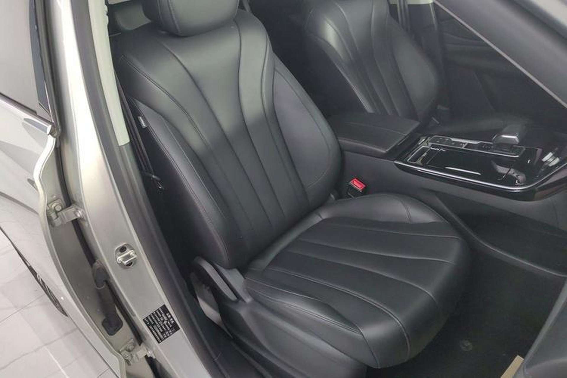Used Roewe RX5 MAX 2021 Supreme Series 400TGI Automatic Luxury Cabin Edition Right Front Seat