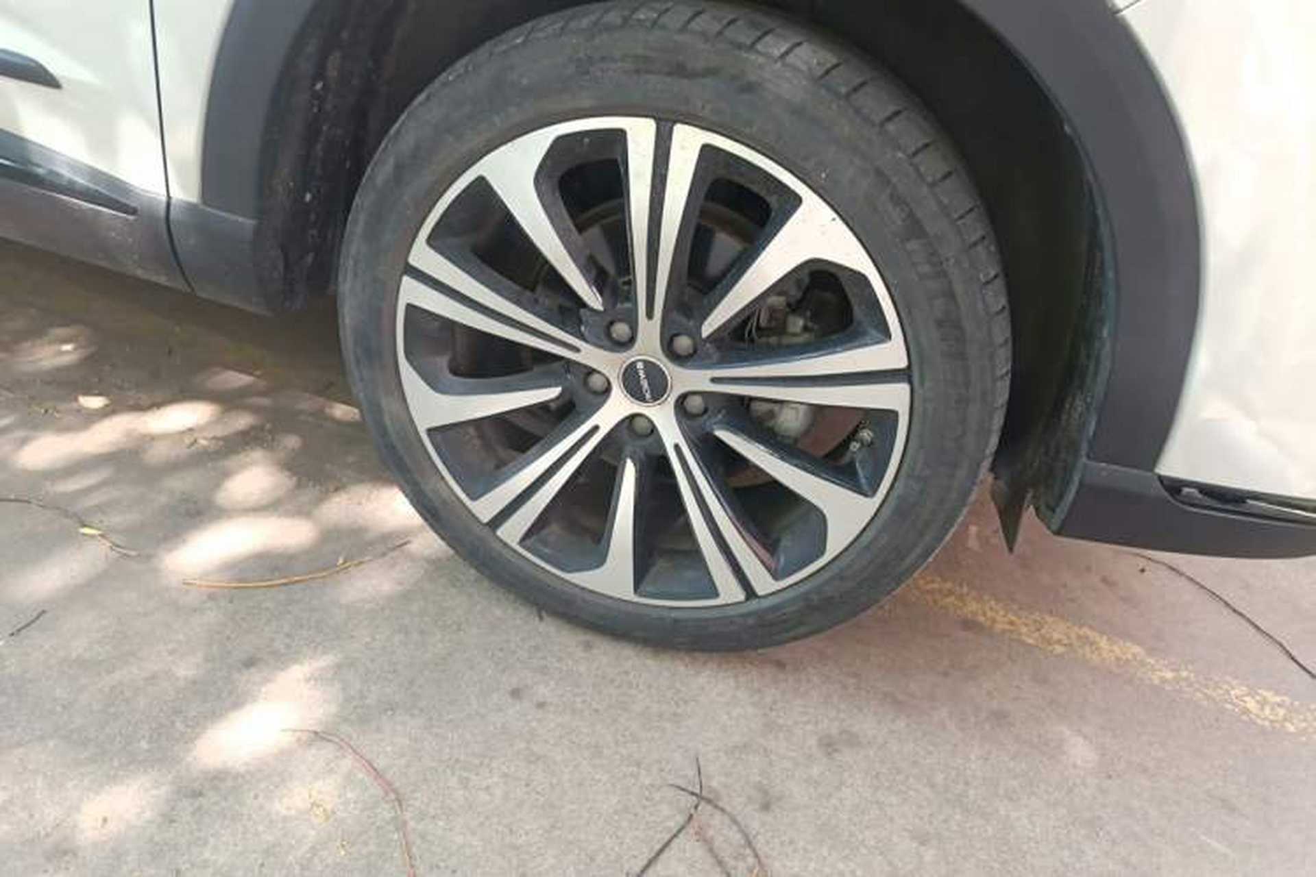 Used Roewe RX5 MAX 2021 Supreme Series 400TGI Automatic Smart Cabin Prestige Edition Right Front Wheel Hub