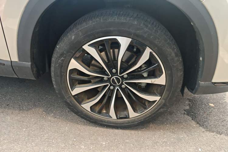 Used Roewe RX5 MAX 2021 Supreme Series 300TGI Automatic Smart Cabin Prestige Edition Right Front Wheel Hub