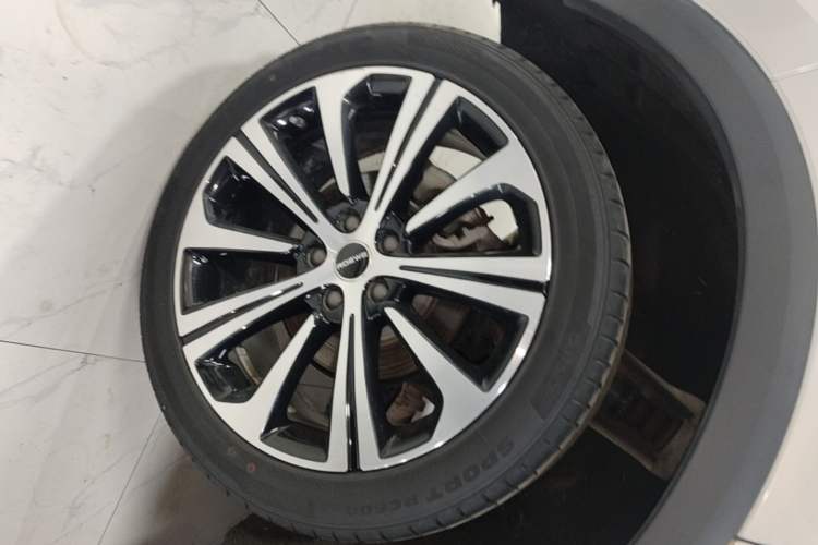 Used Roewe RX5 MAX 2021 Supreme Series 400TGI Automatic Luxury Cabin Edition Right Rear Wheel Hub