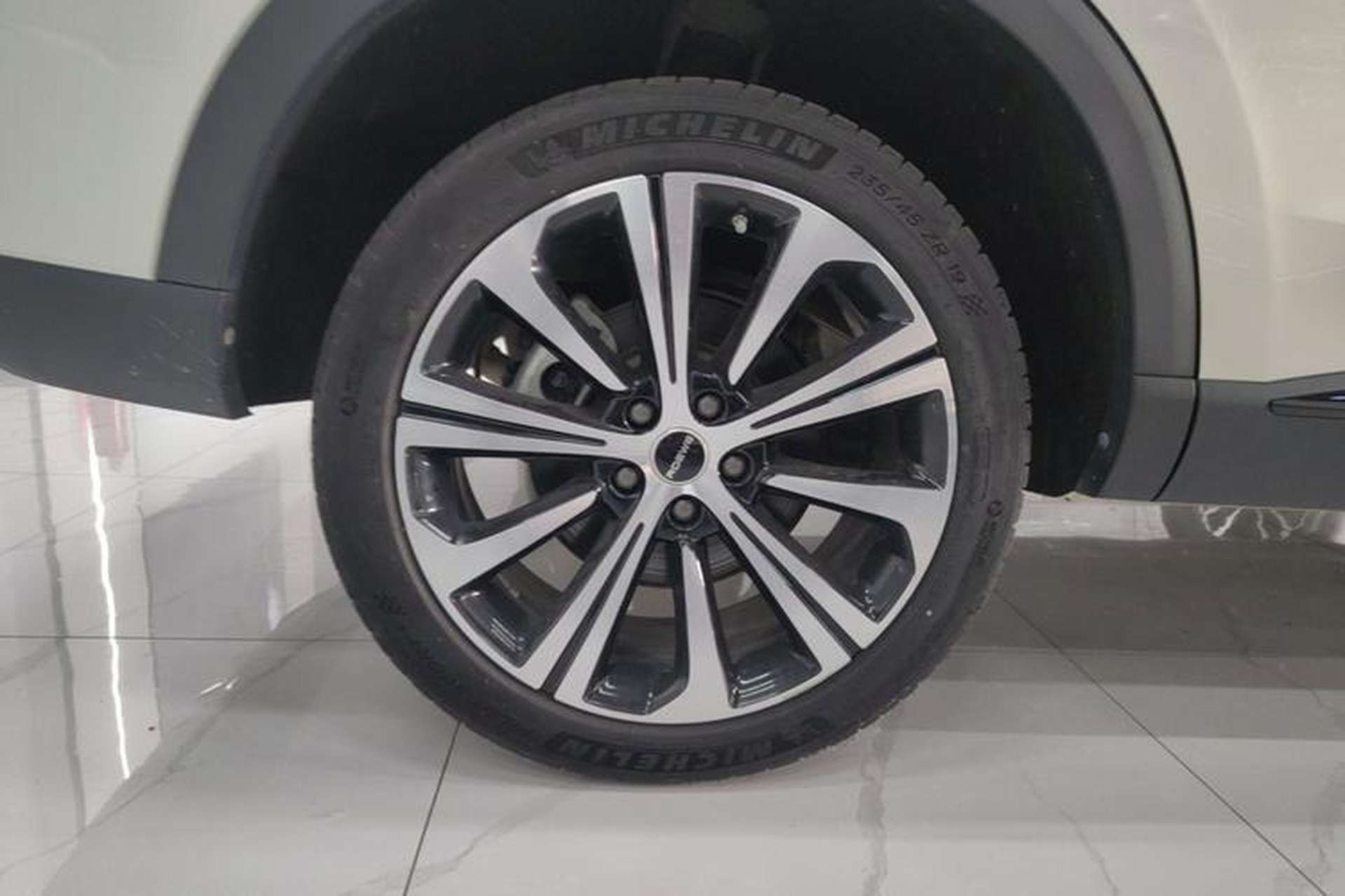 Used Roewe RX5 MAX 2021 Supreme Series 400TGI Automatic Luxury Cabin Edition Right Rear Wheel Hub