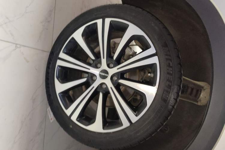 Used Roewe RX5 MAX 2021 Supreme Series 400TGI Automatic Luxury Cabin Edition Right Rear Wheel Hub