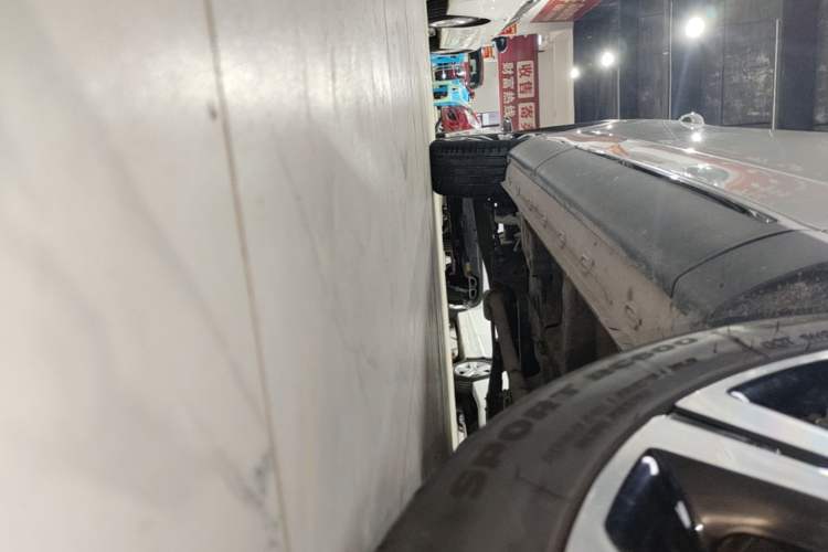 Used Roewe RX5 MAX 2021 Supreme Series 400TGI Automatic Luxury Cabin Edition Right Side Sill