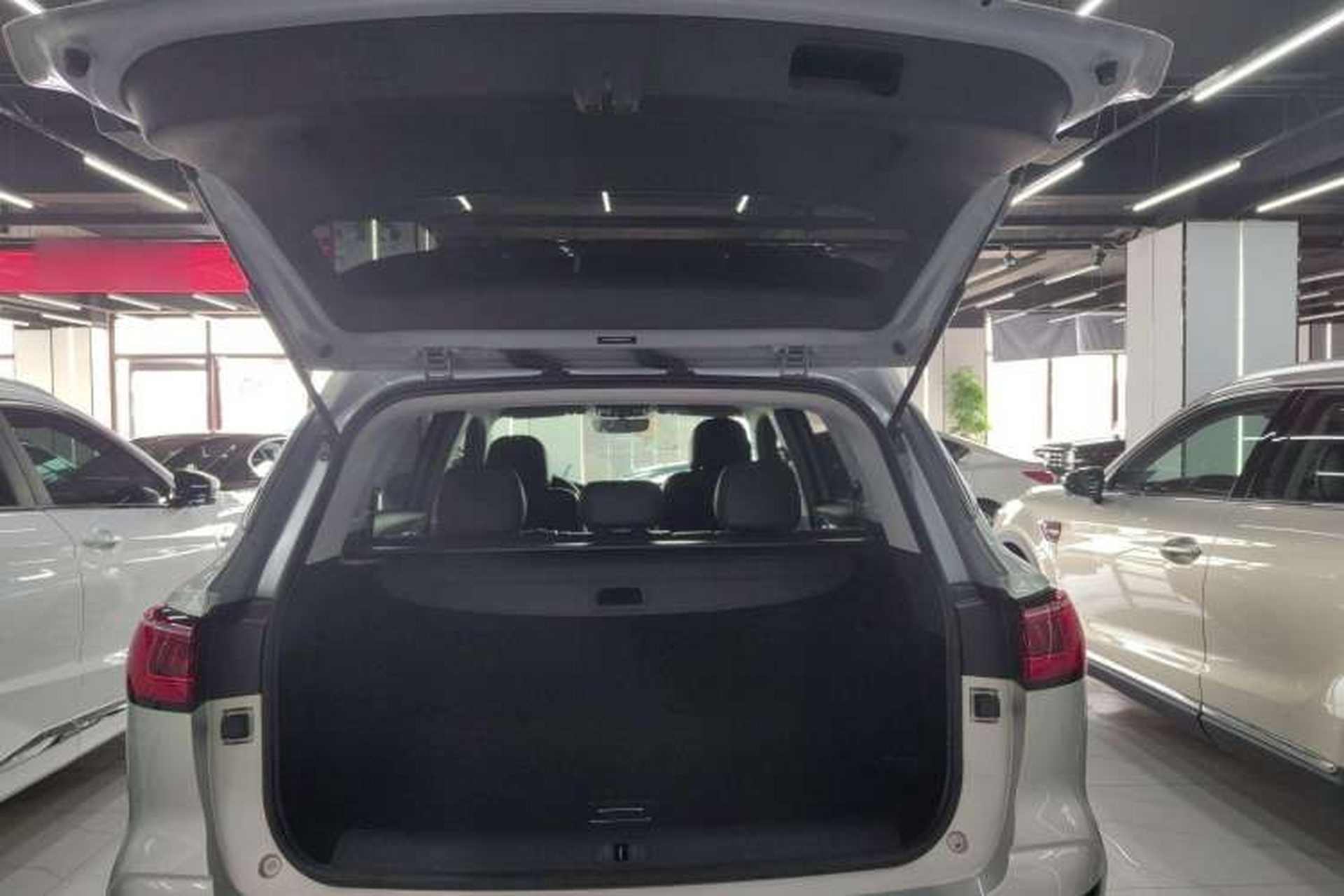 Used Roewe RX5 MAX 2021 Supreme Series 400TGI Automatic Luxury Cabin Edition Trunk