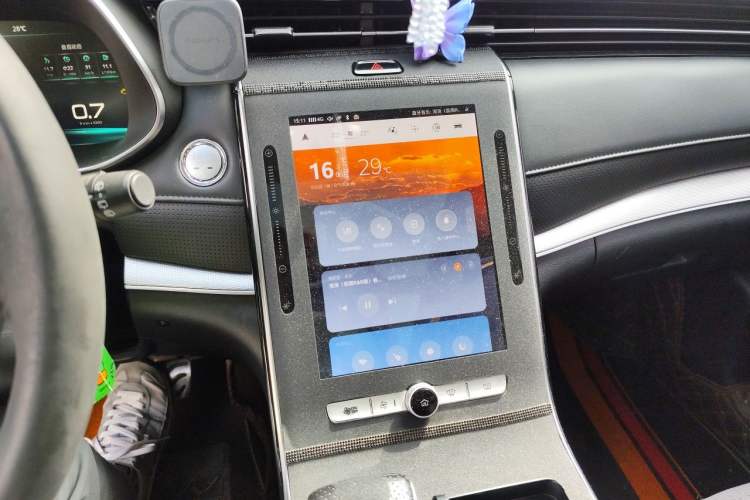 Used Roewe RX5 MAX 2021 Supreme Series 400TGI Automatic Smart Cabin Prestige Edition Audio And AC Panel