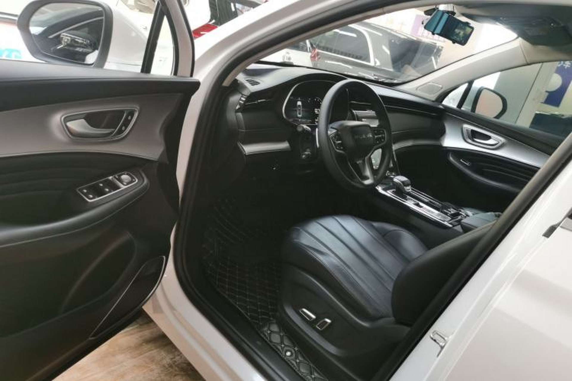 Used Roewe RX5 MAX 2021 Supreme Series 300TGI Automatic Luxury Cabin Edition Driver Seat