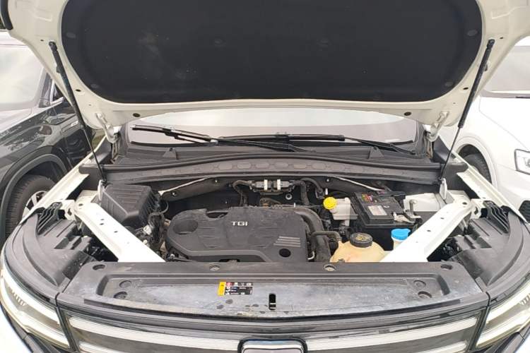 Used Roewe RX5 MAX 2021 Supreme Series 300TGI Automatic Luxury Cabin Edition Engine Bay