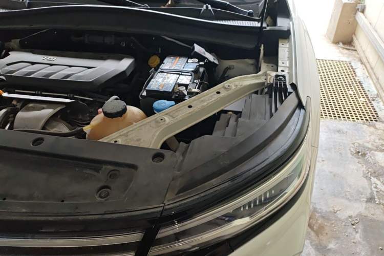 Used Roewe RX5 MAX 2021 Supreme Series 400TGI Automatic Luxury Cabin Edition Engine Bay Left