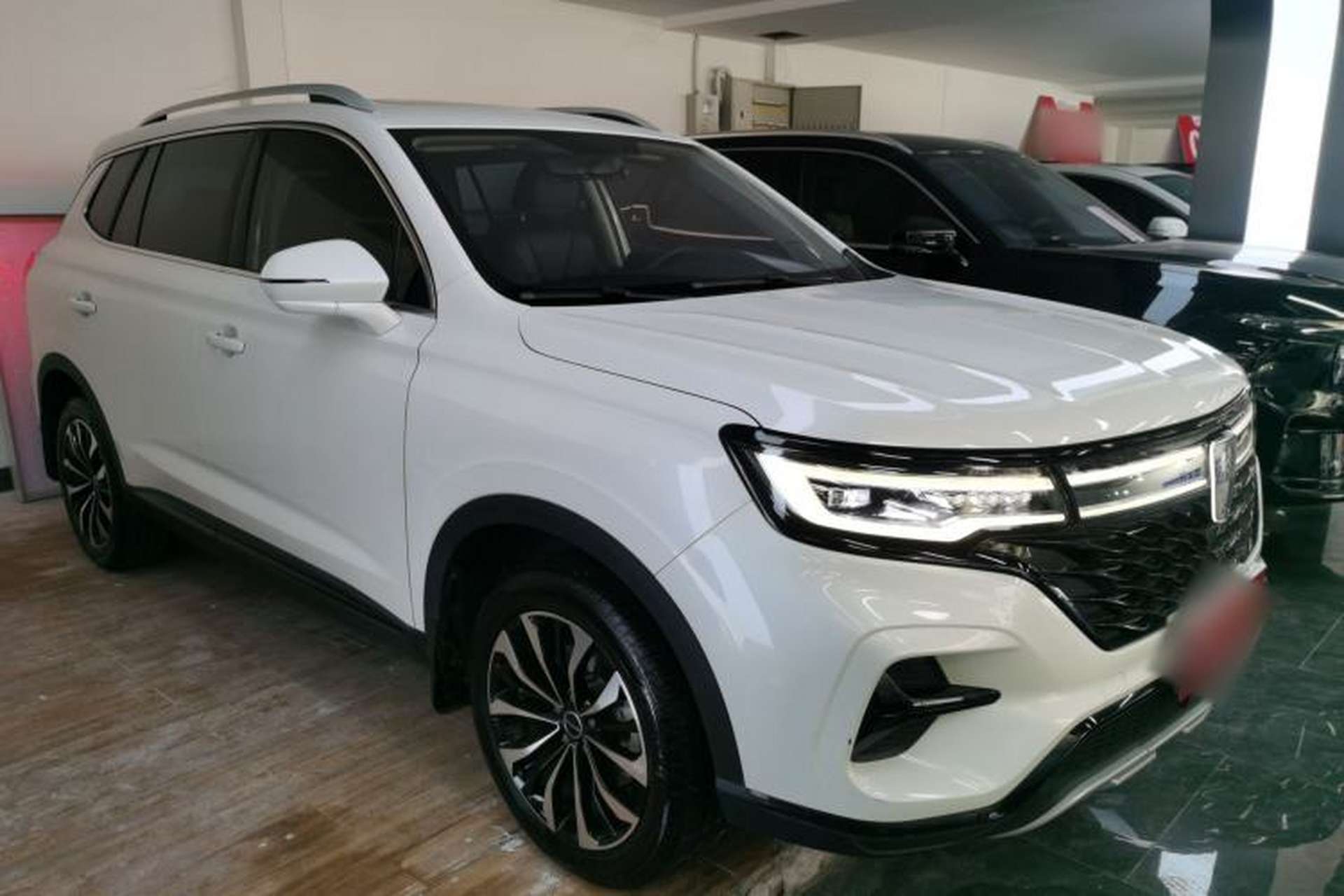 Used Roewe RX5 MAX 2021 Supreme Series 300TGI Automatic Luxury Cabin Edition Front Right 45 Deg