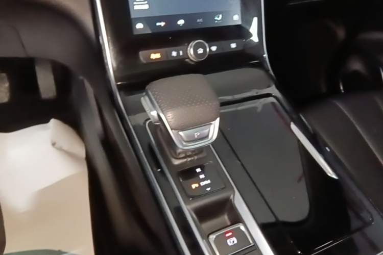 Used Roewe RX5 MAX 2021 Supreme Series 300TGI Automatic Luxury Cabin Edition Gear Lever