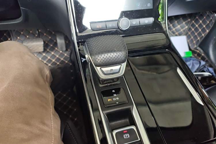 Used Roewe RX5 MAX 2021 Supreme Series 400TGI Automatic Luxury Cabin Edition Gear Lever