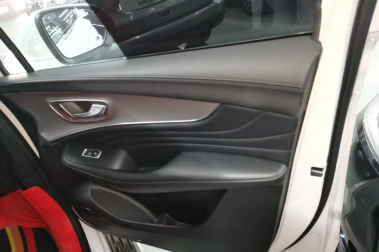 Used Roewe RX5 MAX 2021 Supreme Series 400TGI Automatic Luxury Cabin Edition Interior 5