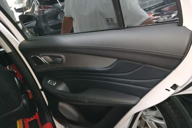 Used Roewe RX5 MAX 2021 Supreme Series 400TGI Automatic Luxury Cabin Edition Interior 6