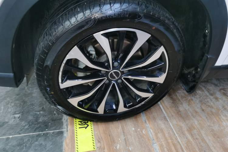 Used Roewe RX5 MAX 2021 Supreme Series 300TGI Automatic Luxury Cabin Edition Left Front Wheel Hub