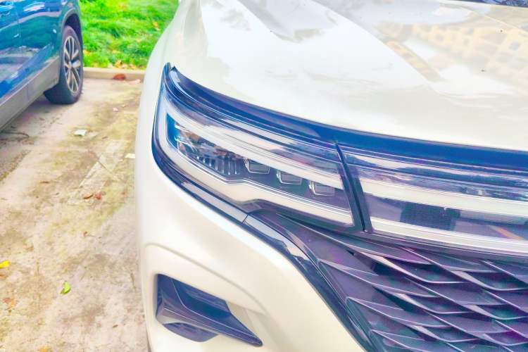 Used Roewe RX5 MAX 2021 Supreme Series 300TGI Automatic Luxury Cabin Edition Right Front Headlight