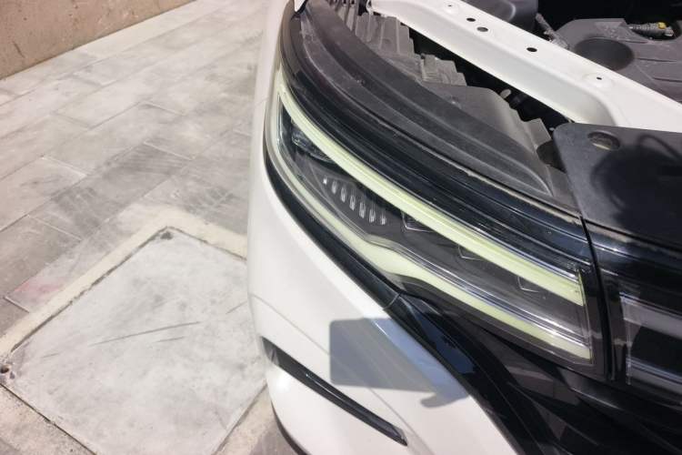 Used Roewe RX5 MAX 2021 Supreme Series 300TGI Automatic Luxury Cabin Edition Right Front Headlight