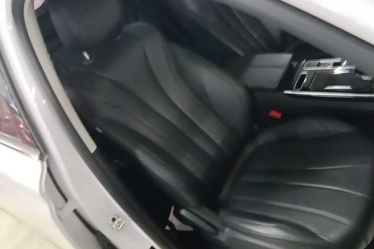 Used Roewe RX5 MAX 2021 Supreme Series 300TGI Automatic Luxury Cabin Edition Right Front Seat