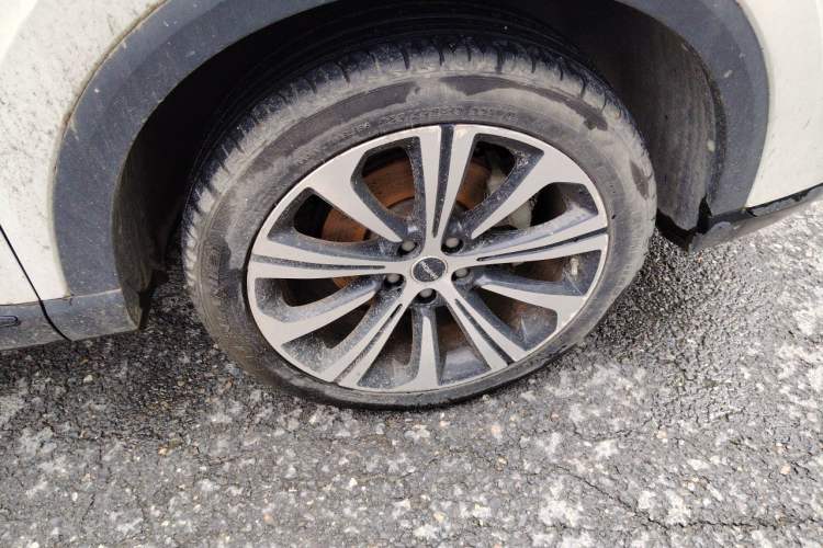 Used Roewe RX5 MAX 2021 Supreme Series 400TGI Automatic Smart Cabin Prestige Edition Right Front Wheel Hub