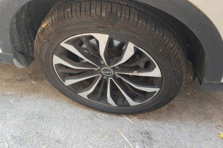 Used Roewe RX5 MAX 2021 Supreme Series 300TGI Automatic Luxury Cabin Edition Right Front Wheel Hub