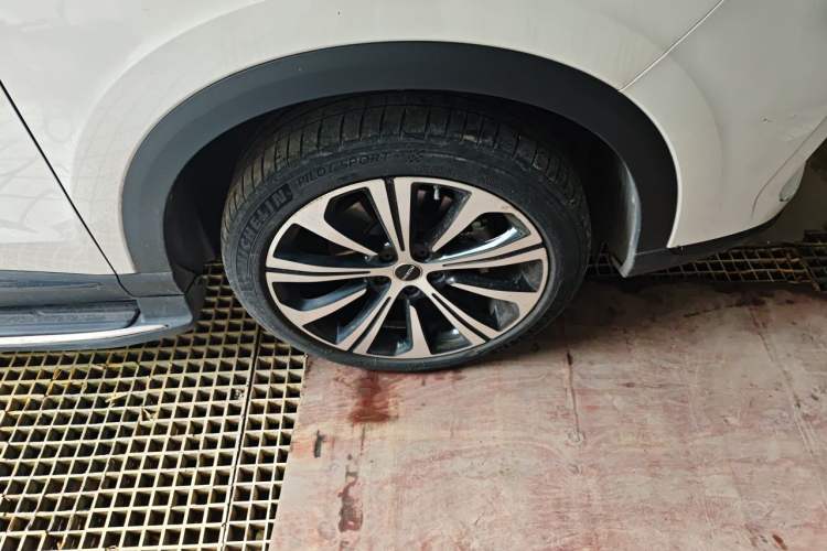 Used Roewe RX5 MAX 2021 Supreme Series 400TGI Automatic Luxury Cabin Edition Right Front Wheel Hub