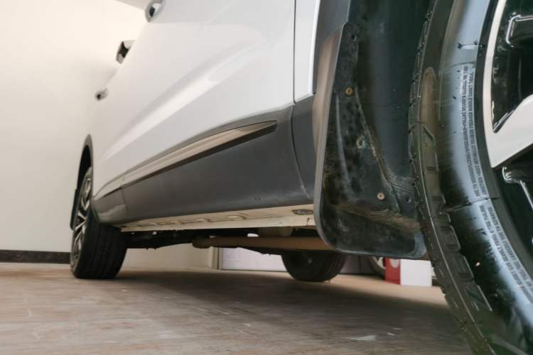 Used Roewe RX5 MAX 2021 Supreme Series 300TGI Automatic Luxury Cabin Edition Right Side Sill