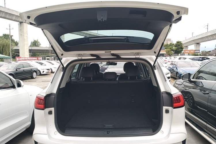Used Roewe RX5 MAX 2021 Supreme Series 300TGI Automatic Luxury Cabin Edition Trunk