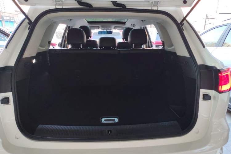 Used Roewe RX5 MAX 2021 Supreme Series 300TGI Automatic Luxury Cabin Edition Trunk
