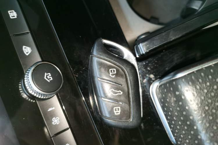 Used Roewe RX5 MAX 2021 Supreme Series 300TGI Automatic Luxury Cabin Edition Vehicle Key