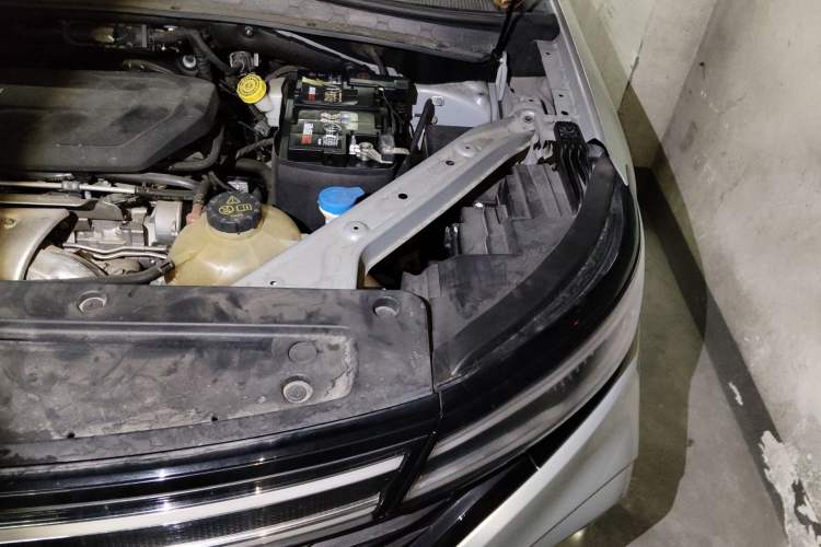 Used Roewe RX5 MAX 2021 Supreme Series 400TGI Automatic Smart Cabin Prestige Edition Engine Bay Left