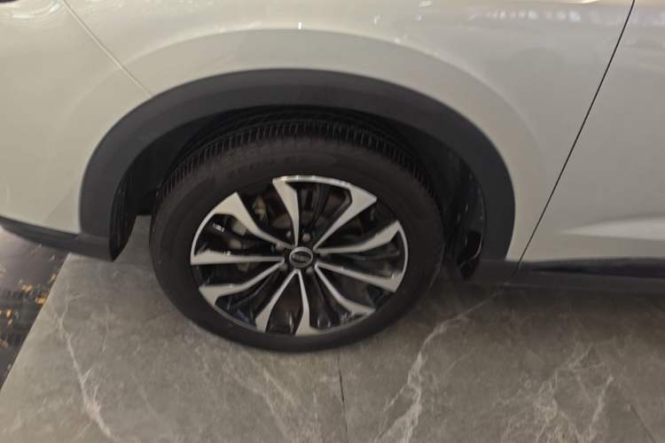 Used Roewe RX5 MAX 2021 Supreme Series 300TGI Automatic Luxury Cabin Edition Left Front Wheel Hub
