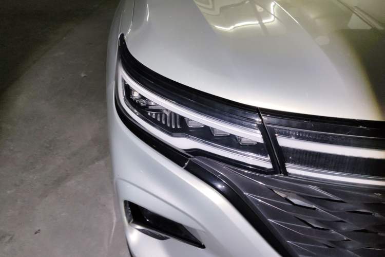 Used Roewe RX5 MAX 2021 Supreme Series 400TGI Automatic Smart Cabin Prestige Edition Right Front Headlight