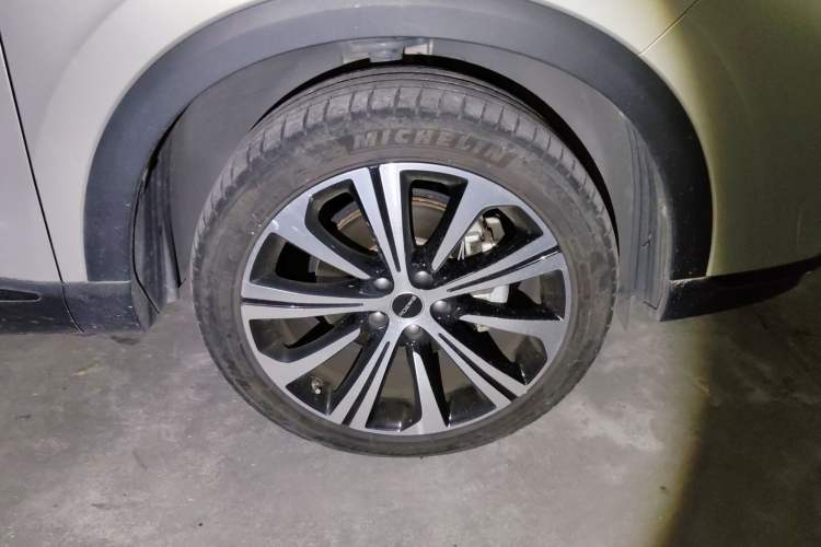 Used Roewe RX5 MAX 2021 Supreme Series 400TGI Automatic Smart Cabin Prestige Edition Right Front Wheel Hub