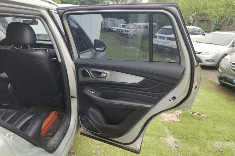 Used Roewe RX5 MAX 2021 Supreme Series 300TGI Automatic Luxury Cabin Edition Right Rear Door Interior