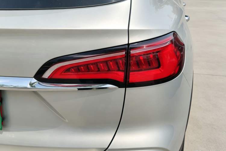 Used Roewe RX5 MAX 2021 Supreme Series 400TGI Automatic Smart Cabin Prestige Edition Right Rear Taillight