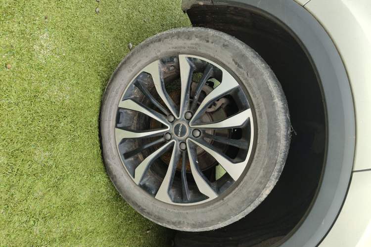 Used Roewe RX5 MAX 2021 Supreme Series 300TGI Automatic Luxury Cabin Edition Right Rear Wheel Hub