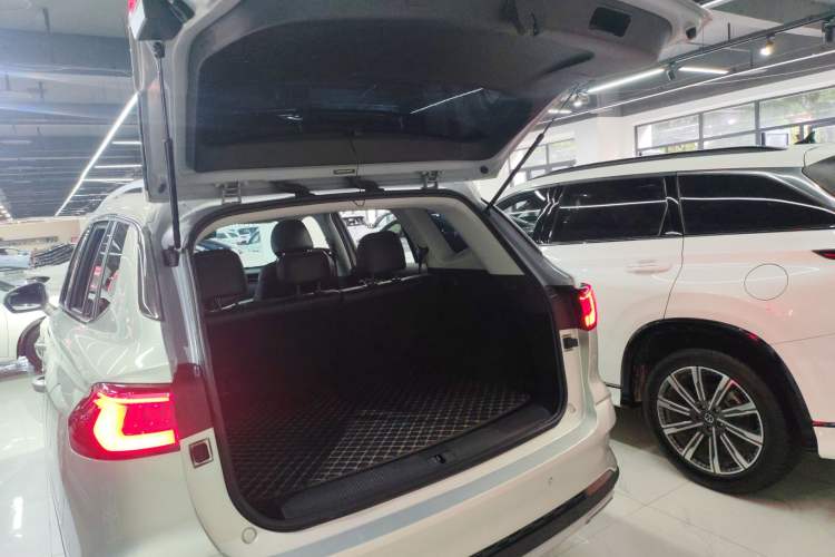 Used Roewe RX5 MAX 2021 Supreme Series 300TGI Automatic Luxury Cabin Edition Trunk