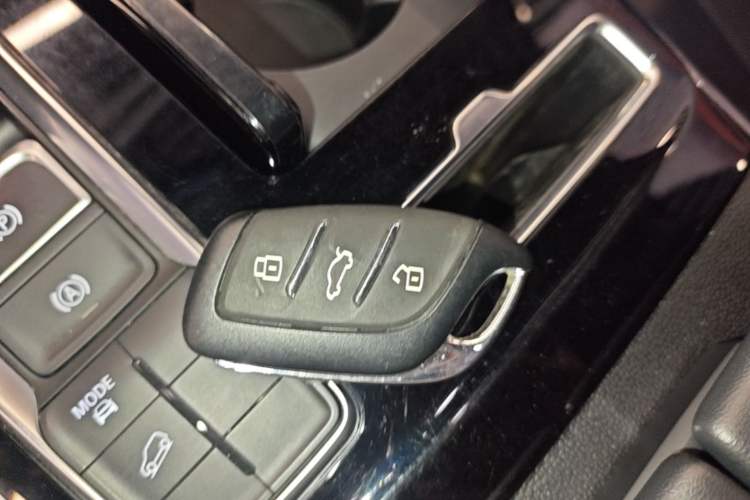 Used Roewe RX5 MAX 2021 Supreme Series 300TGI Automatic Luxury Cabin Edition Vehicle Key