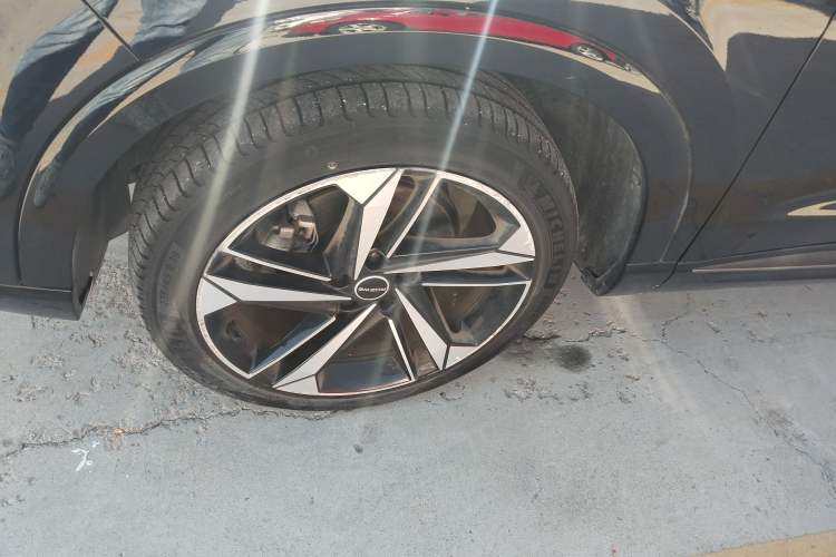 Used Roewe RX5 MAX 2022 1.5T Automatic Youwei Luxury Edition Left Front Wheel Hub