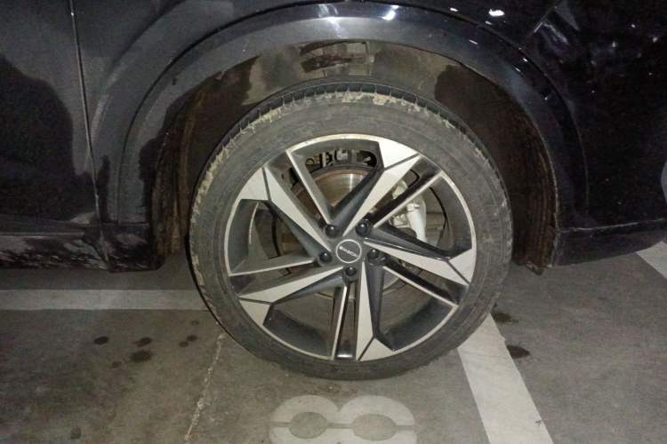 Used Roewe RX5 MAX 2022 1.5T Automatic Zhiwei Prestige Edition Right Front Wheel Hub