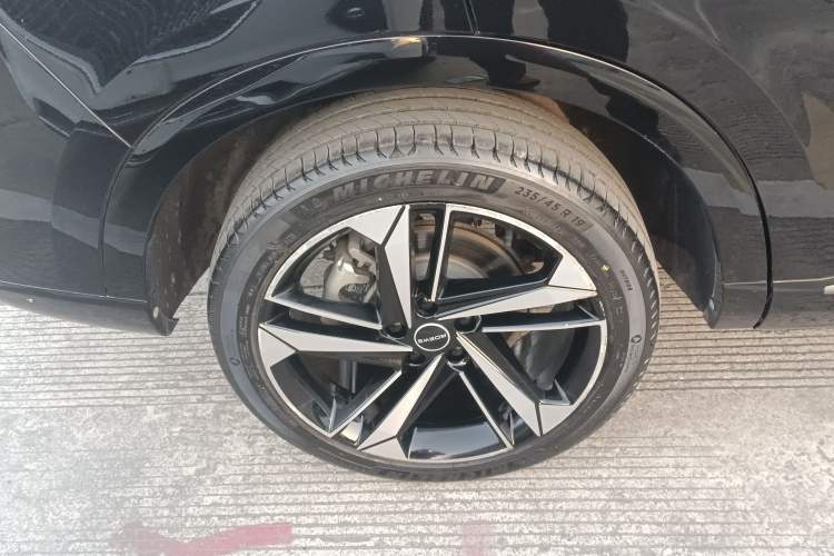 Used Roewe RX5 MAX 2022 1.5T Automatic Youwei Luxury Edition Right Rear Wheel Hub