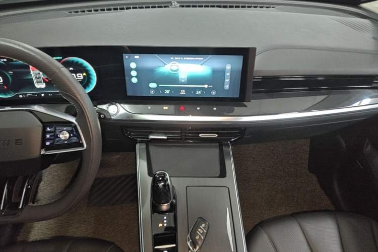 Used Roewe RX5 MAX 2022 1.5T Automatic Zhiwei Prestige Edition Audio And AC Panel