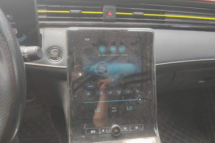Used Roewe RX5 MAX 2022 1.5T Automatic Youwei Luxury Edition Audio And AC Panel